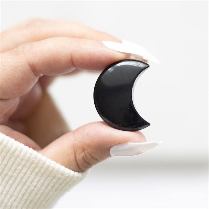 Musta kuunmuotoinen obsidiaani